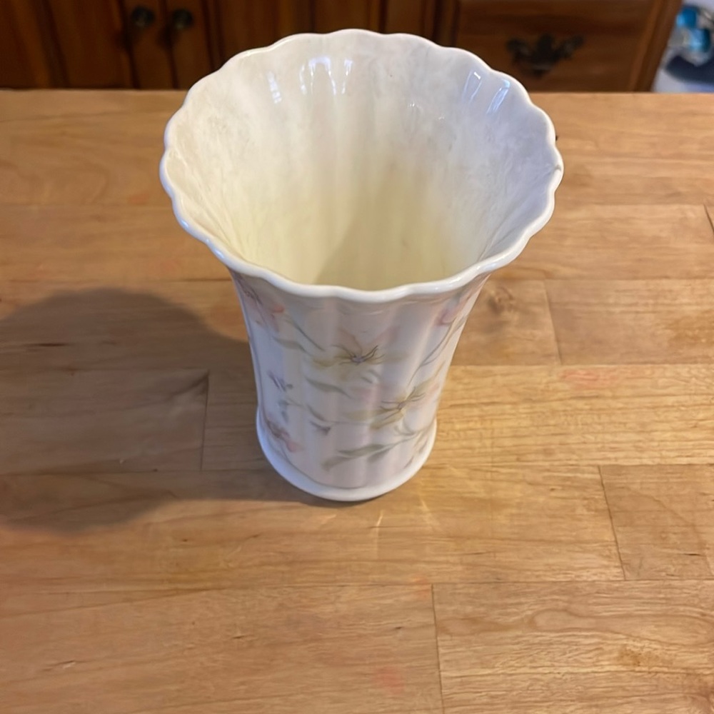 Mikasa pastel garden bone china 5 inch tall vase